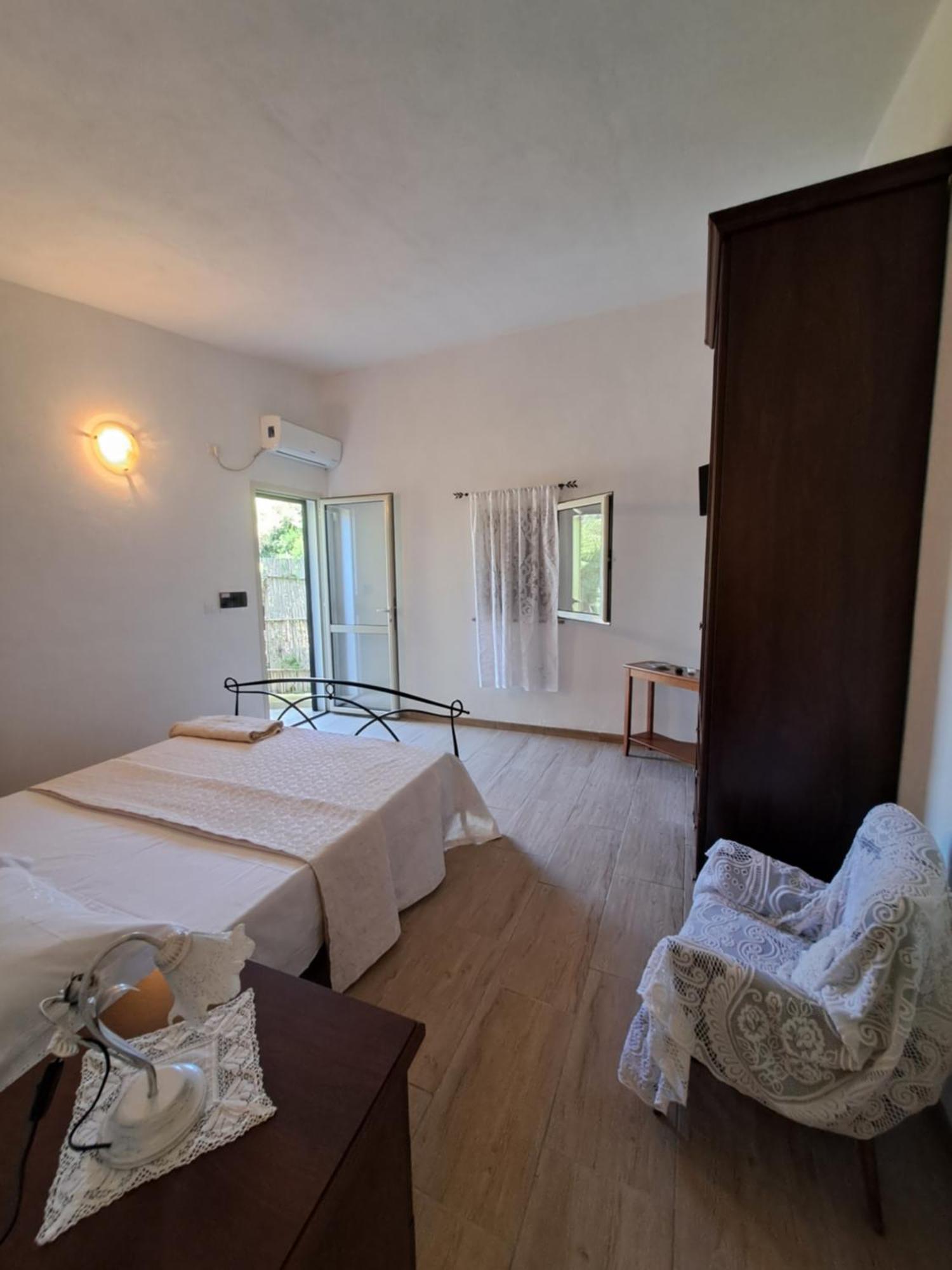 B&B Li Salcuneddi Aglientu Oda fotoğraf